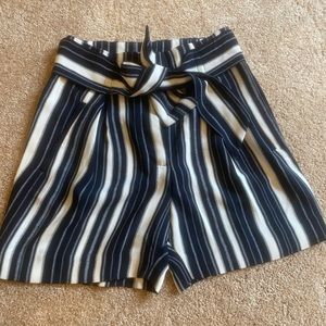 Adorable glory H&M tie waist shorts